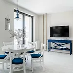 Blue Marina - Okrzei Residence - By Lion Apartments 公寓 索波特