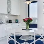 Blue Marina - Okrzei Residence - By Lion Apartments 索波特