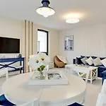 Blue Marina - Okrzei Residence - By Lion Apartments 公寓 索波特